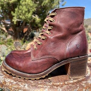 FRYE Sabrina 6G Lace-Up Boots